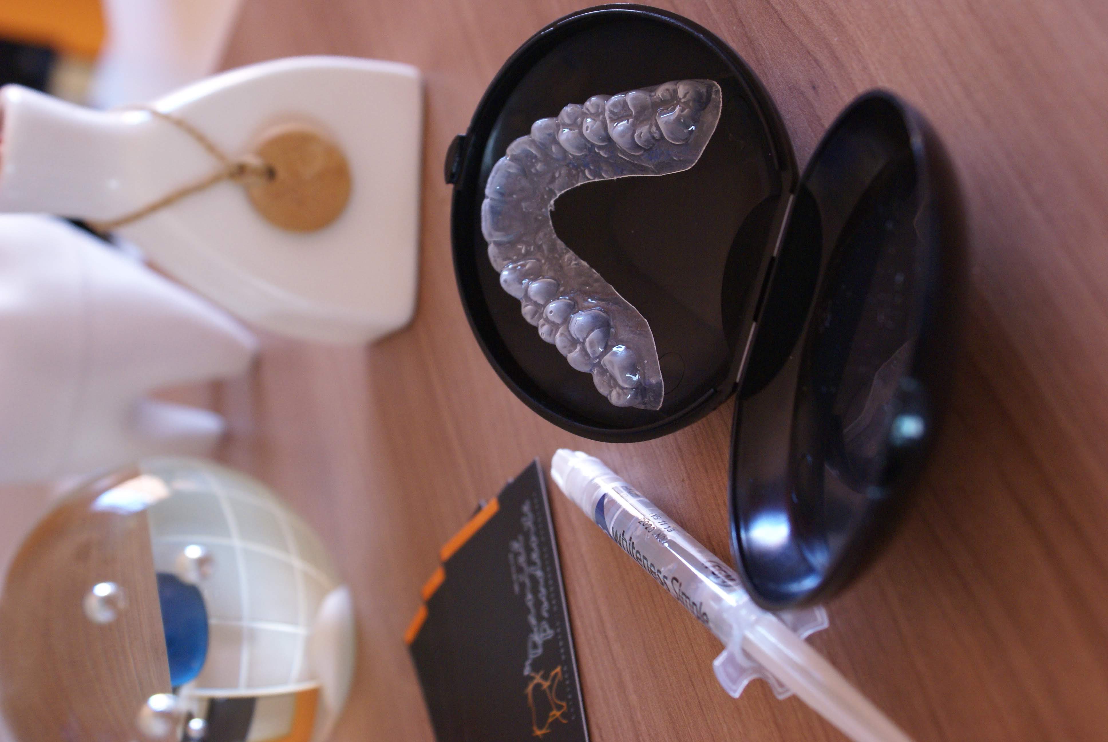 Moldeira e material utilizados em clareamento dental